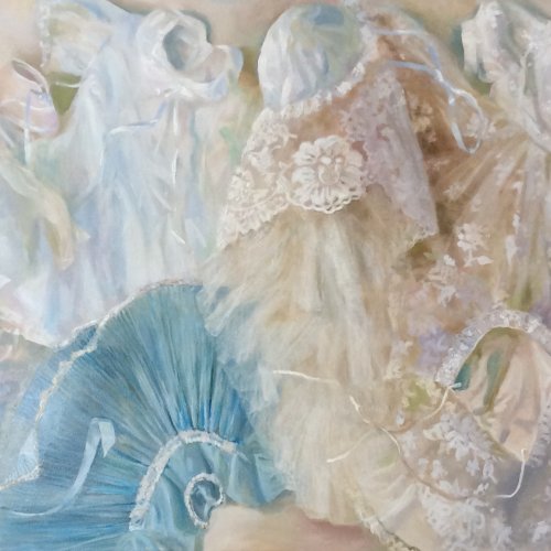 Detail of an oil painting with beige, off-white and light veronese green colors depicting three girls' christening dresses, two baby bonnets and a soft fabric shoe.