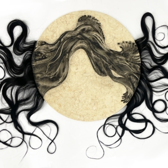 "Gorgon XII' 2024. Medium: oil on marble, synthetic hair. Dimensions: 70 cm diameter (27.5 in)